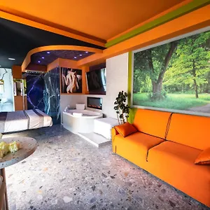 Garda Fantasy Jacuzzi Sauna Piscina Apartment